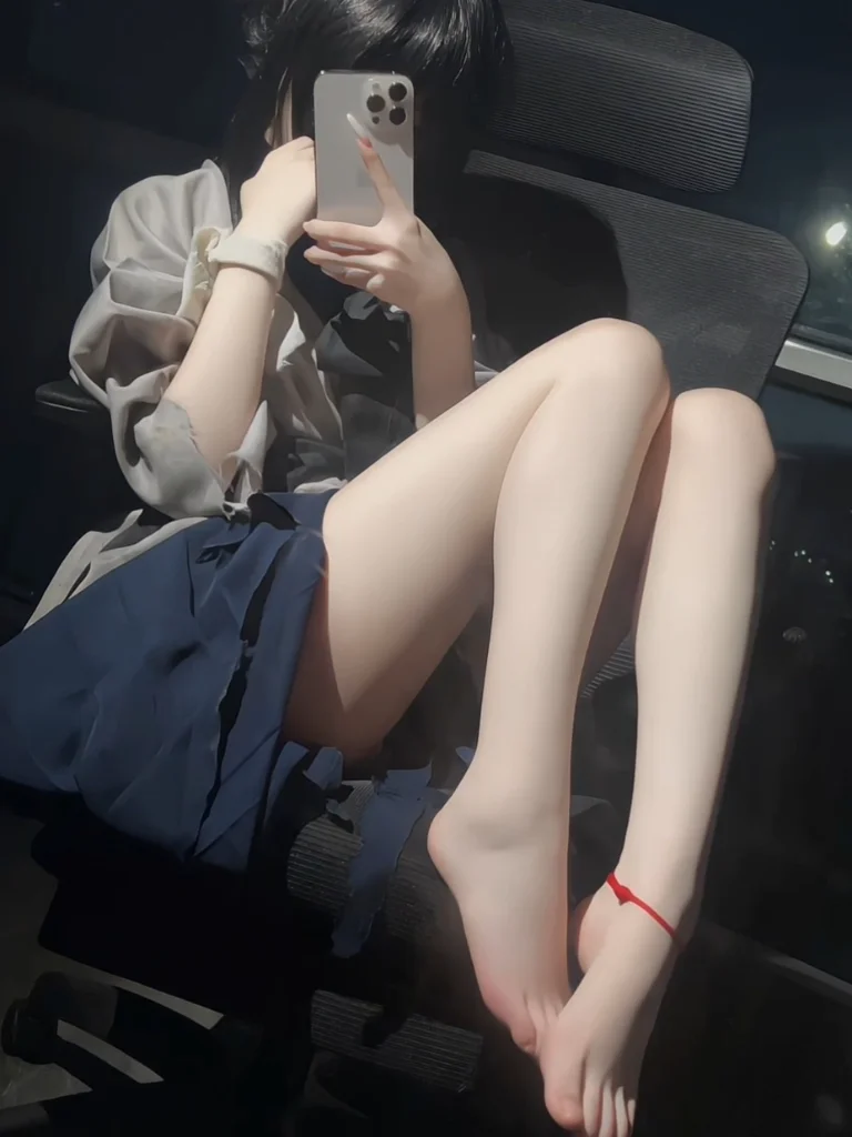 喜欢拍擦边视频的校花还是个骚货