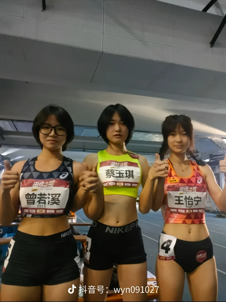 填错信息被和黑皮女体分到一个宿舍